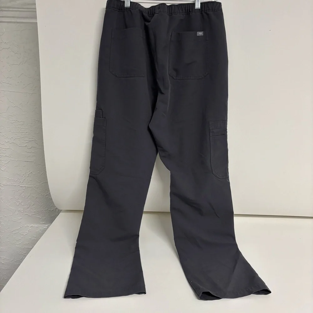 Figs men’s Cairo scrub pants size large